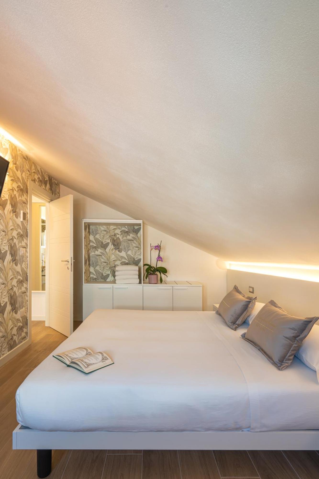 Inaugurazione 2024 - Villa Pratu Apartments A 100 Metri Dal Mare Riccione Rum bild
